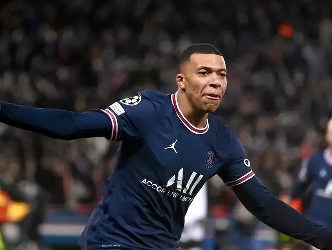 西媒：阿诺德和卡马文加今天接受检查，二人伤情都令人担忧