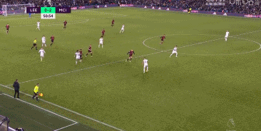 足球曝英超豪门盯上天才中卫，报价或破纪录